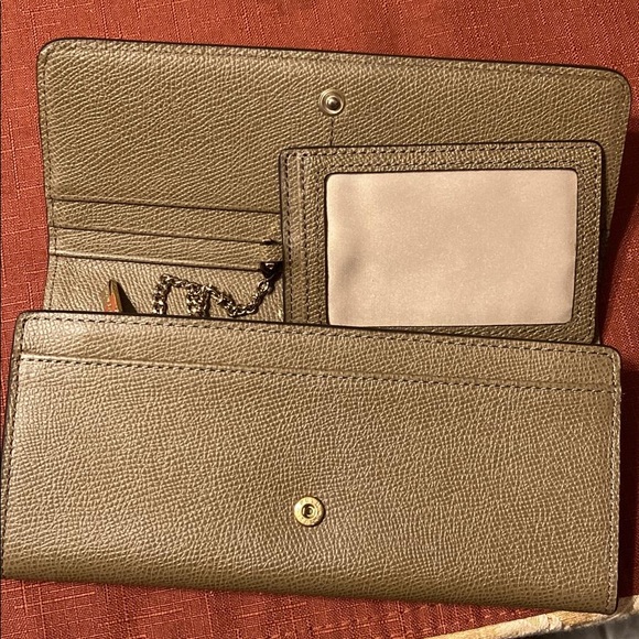 Henri bendel wallet - Picture 3 of 3